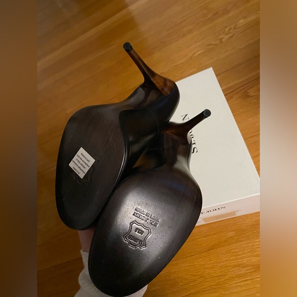 St. John black leather round toe heels with wood grain heel womens shoes size 8 - Picture 3 of 5